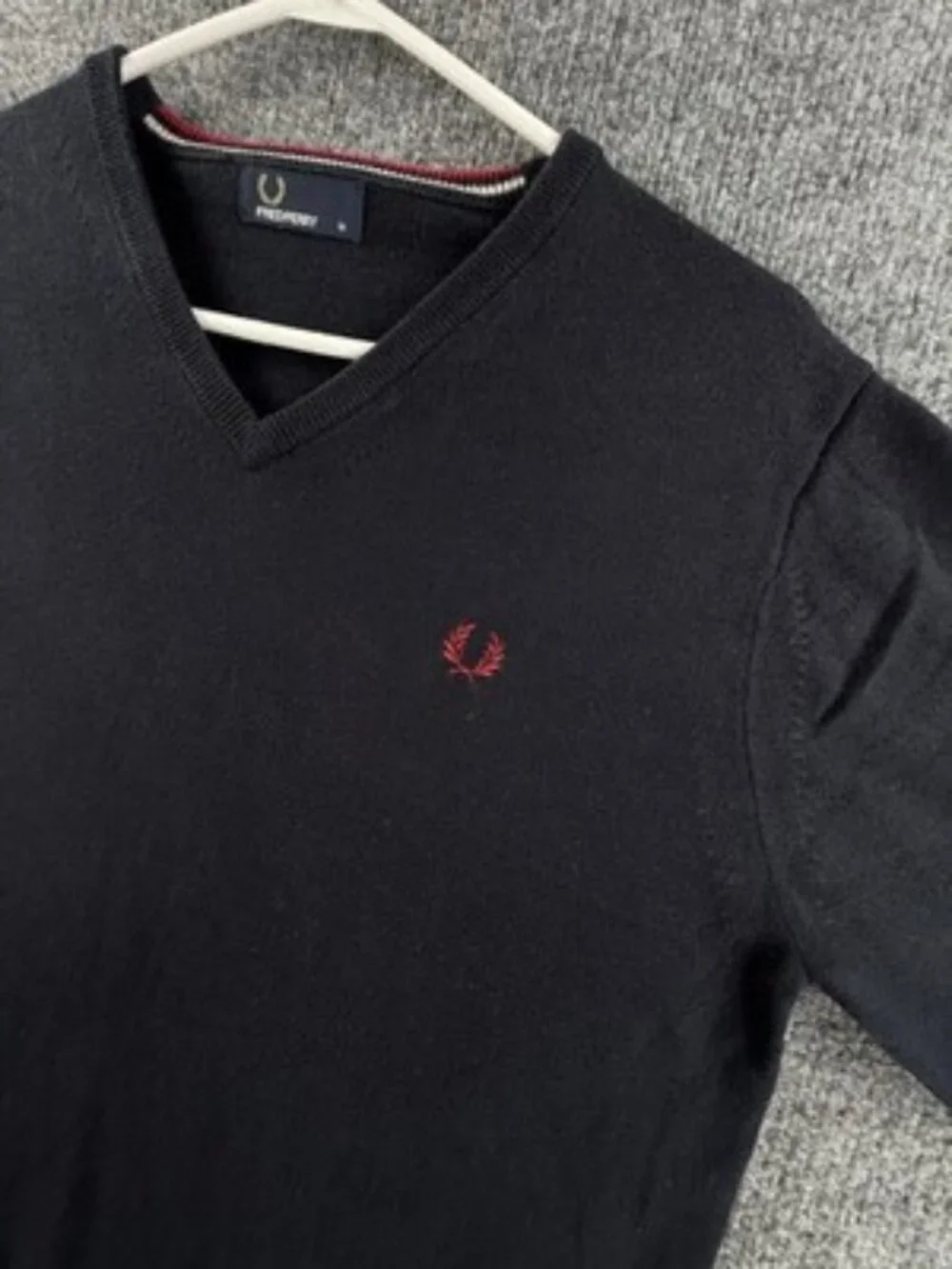 Fred Perry Navy Blue Medium Logo Sweater Pullover V-Neck Men Knit Solid Preppy
